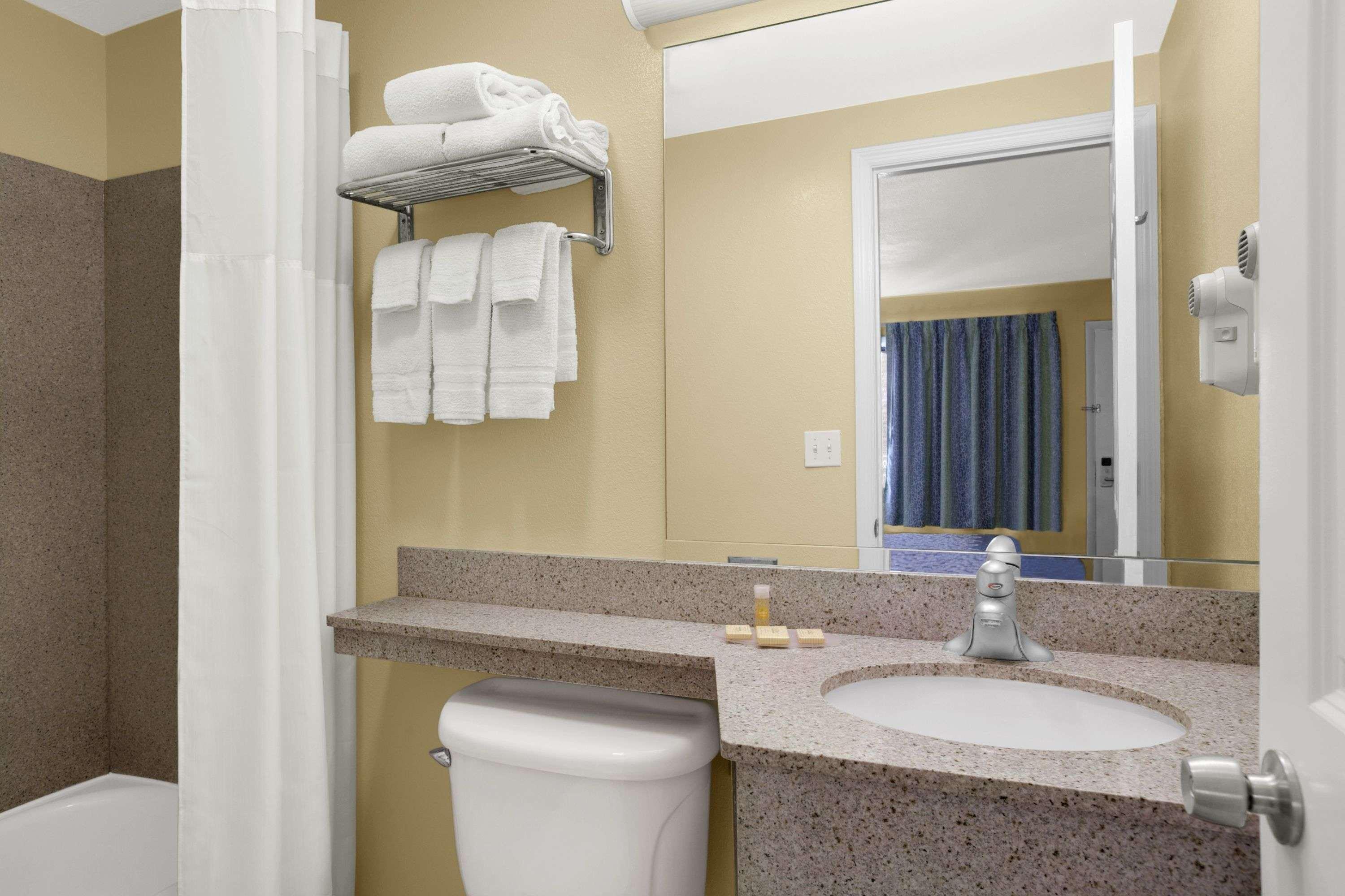 Days Inn By Wyndham Middletown New Hampton Exterior foto